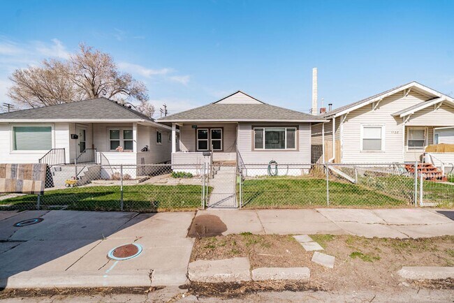 Foto del edificio - 3 bed 1 bath home recently renovated.