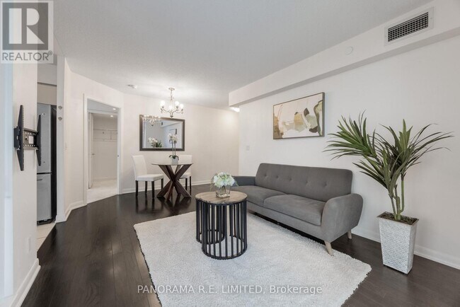 Photo du bâtiment - 215 Sherway Gardens Rd