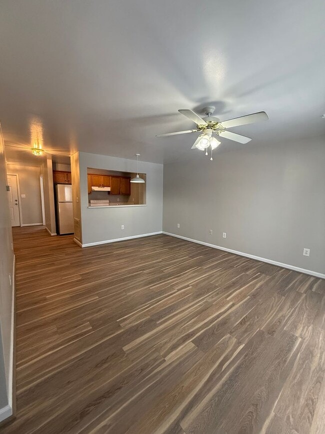 Building Photo - 2 Bedroom 1.5 Bath Townhome in Salem City