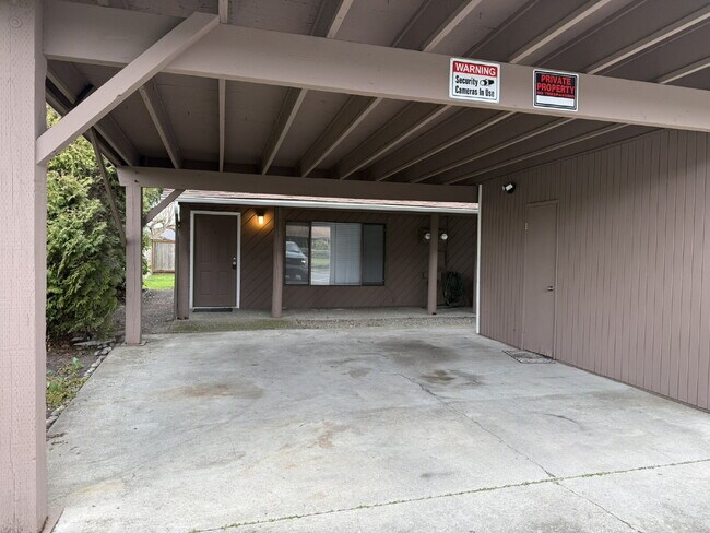 Foto del edificio - Fully Remodeled 2 Bedroom Unit- Available for Immediate Move In