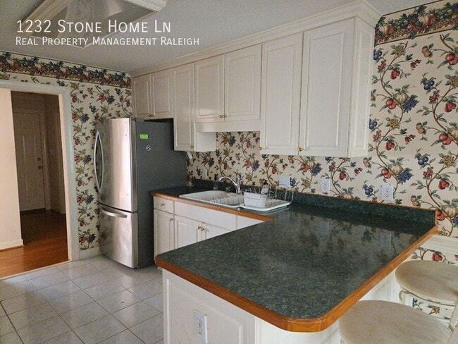 Foto del edificio - 1232 Stone Home Ln