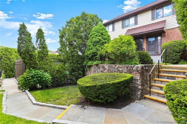 Building Photo - 202 Soundview Ave