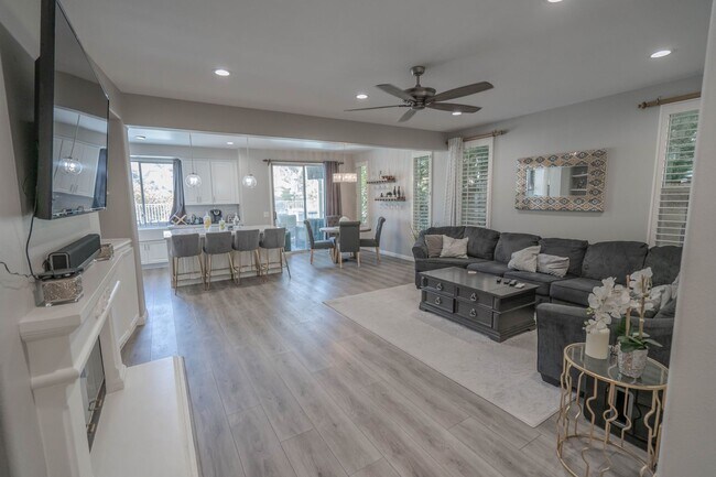 Building Photo - 4 Bedroom Pool Home for Rent in Stevenson ...