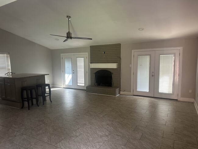 Building Photo - 13822 Chalmette Ave