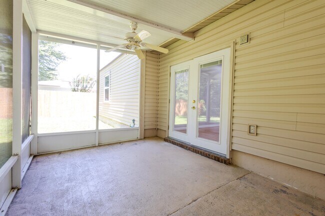 Foto del edificio - 848 Meadow Ln