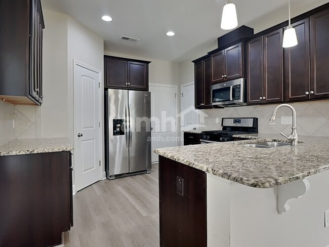 Building Photo - 185 National Dr