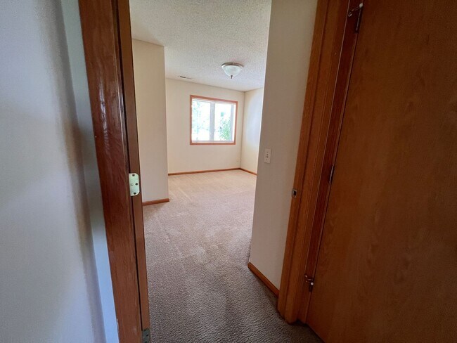 Foto del edificio - Two Bedroom Town Home