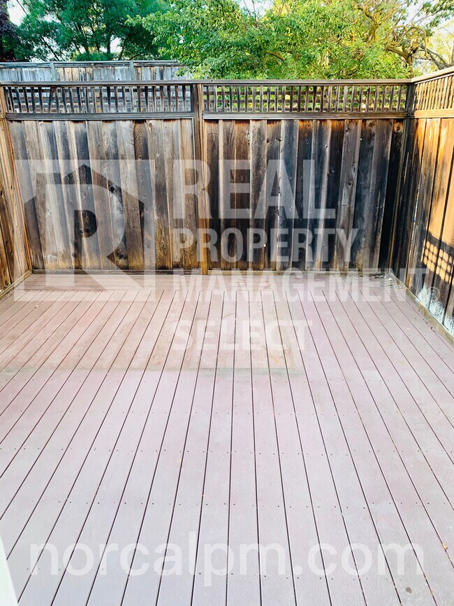 Building Photo - Charming 2 bed 1 bath home