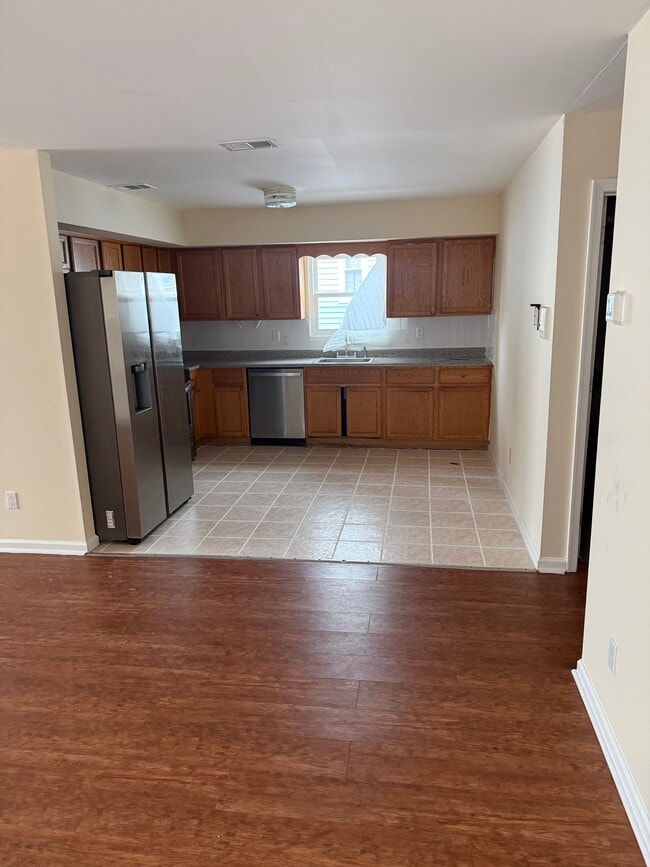 Kitchen - 183 Chancellor Ave