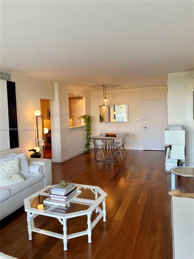 Building Photo - 5600 Collins Ave