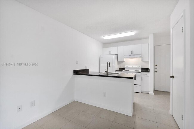 Foto del edificio - 4221 W McNab Rd