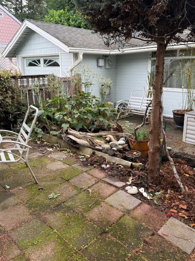 Foto del edificio - Charming Short Term Craftsman in Sunny Coq...