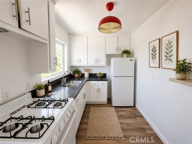 Foto del edificio - 6018 Hazelhurst Pl