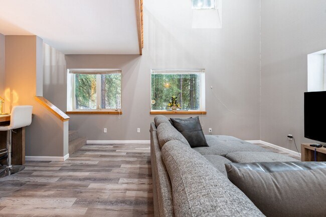 Foto del edificio - Secluded 2 Bed, 1 Bath Home with Carport, Oil Heat included!