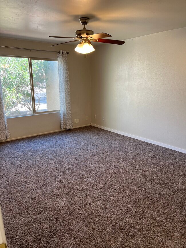 Foto del edificio - 517 W Duke Dr