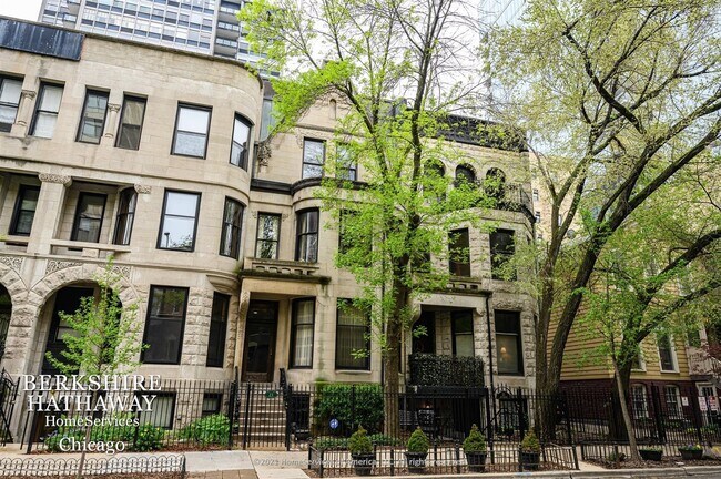 Building Photo - 23 E Division St