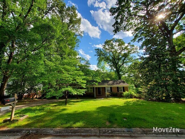 Foto del edificio - 812 Autumn Ct