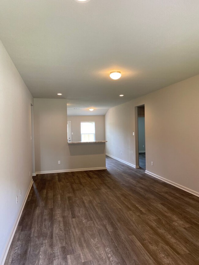 Building Photo - *Pre-leasing* Four Bedroom | Two Bath Home