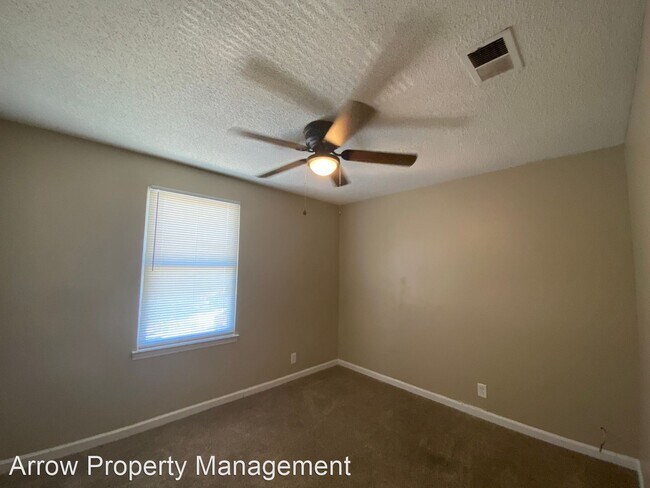 Building Photo - 2 br, 1.5 bath House - 2540 Highland Trace