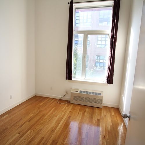 Building Photo - 342 Eldert St
