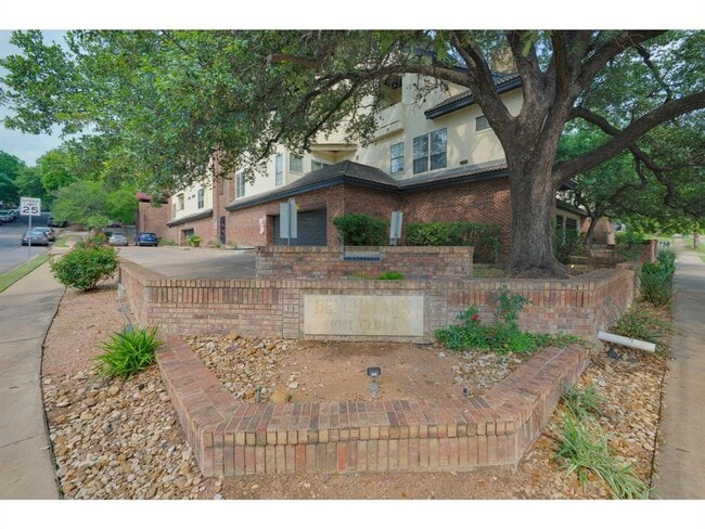 Building Photo - 3001 Cedar St