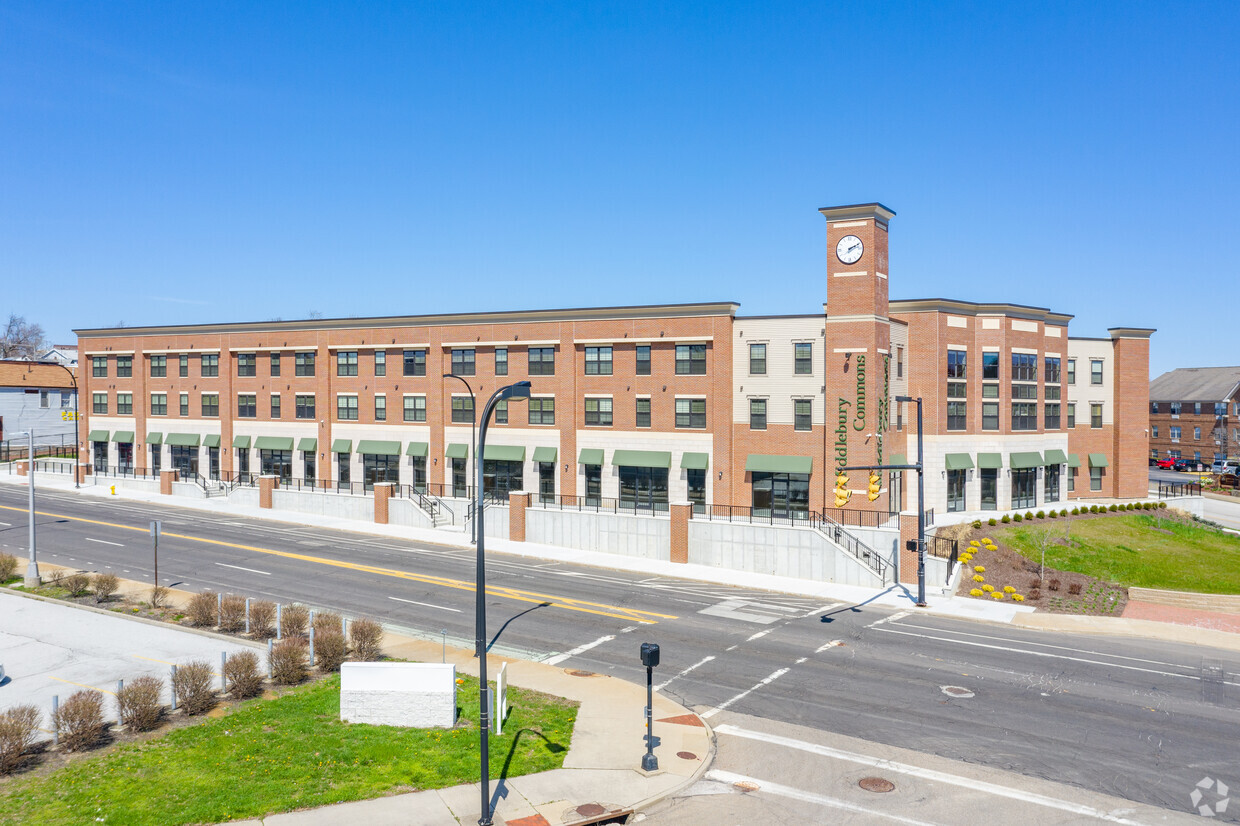 Primary Photo - Middlebury Commons