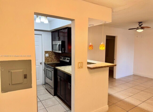 Foto del edificio - 20490 NW 7th Ave