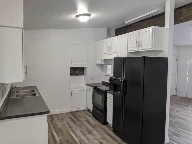 Building Photo - 540 E 600 S