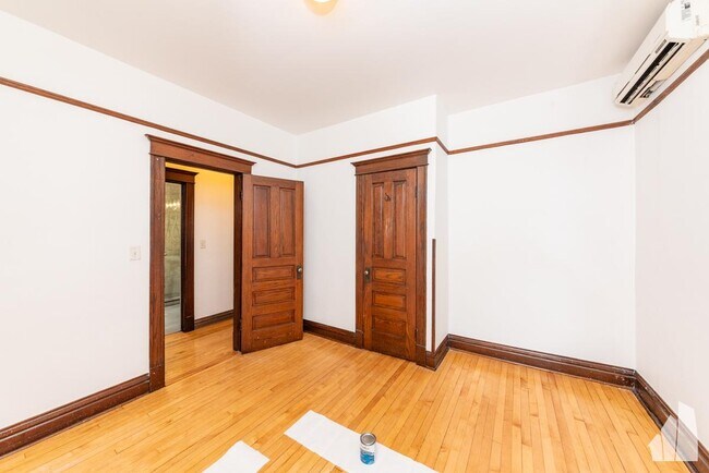 Building Photo - 3 bedroom in Chicago IL 60647