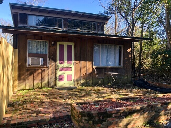 Building Photo - 432 Selma Rd