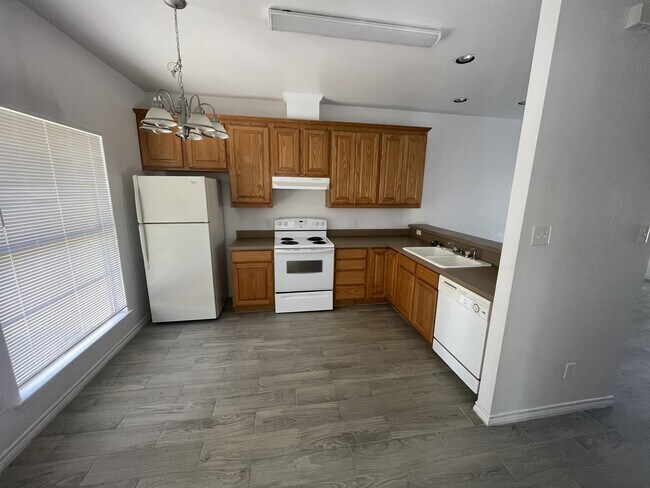 Building Photo - 368 Westview Ln