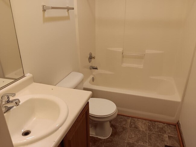 Foto del edificio - For Rent - Four-Bedroom Two-Bathroom Home Available NOW!