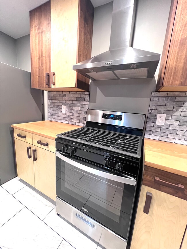 Building Photo - 3547 E Green St