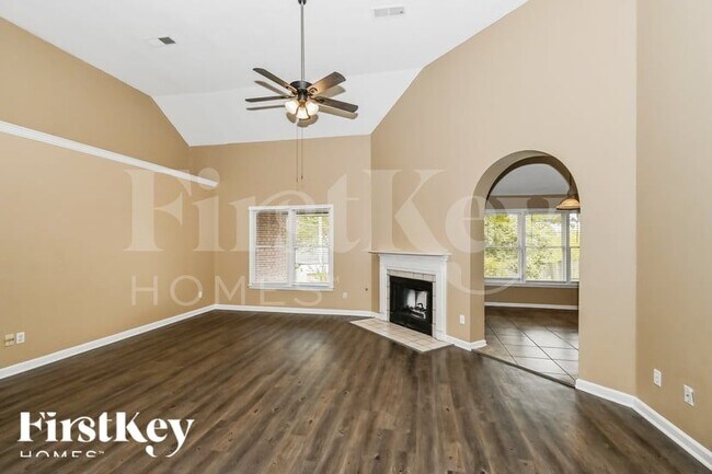 Building Photo - 844 Tropicana Dr E