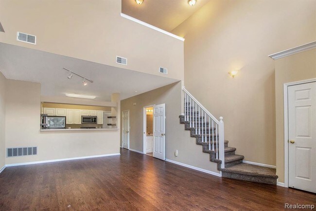 Building Photo - 7 N Squirrel Rd