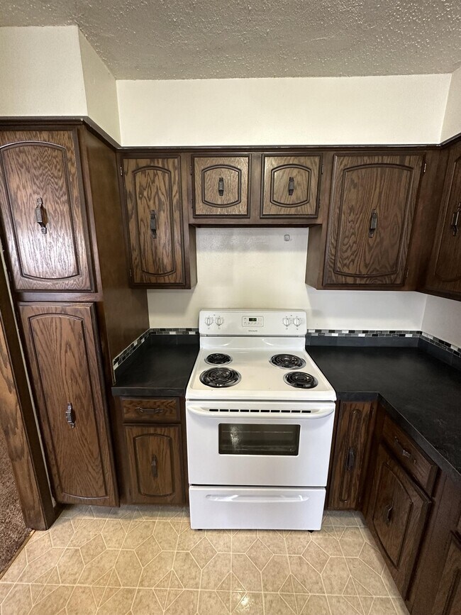 1404 10th Ave SE, Aberdeen, SD 57401 House Rental in Aberdeen, SD