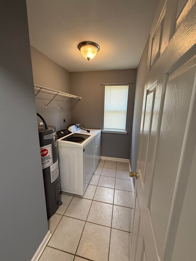 Foto del edificio - 36 Evans Ave