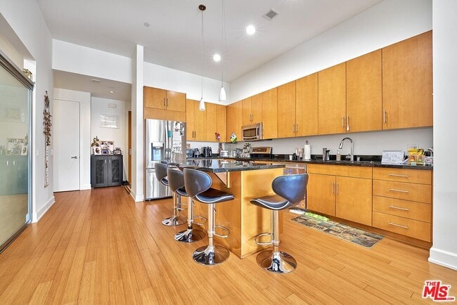 Foto del edificio - 3223 W 6th St