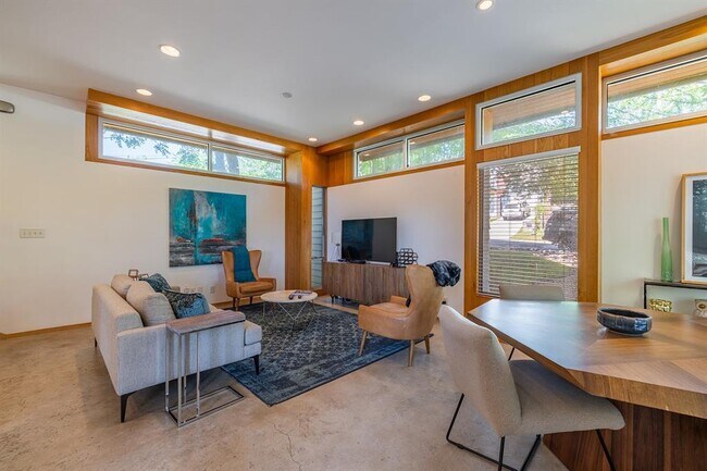 Foto del edificio - 2801 Oak Crest Ave
