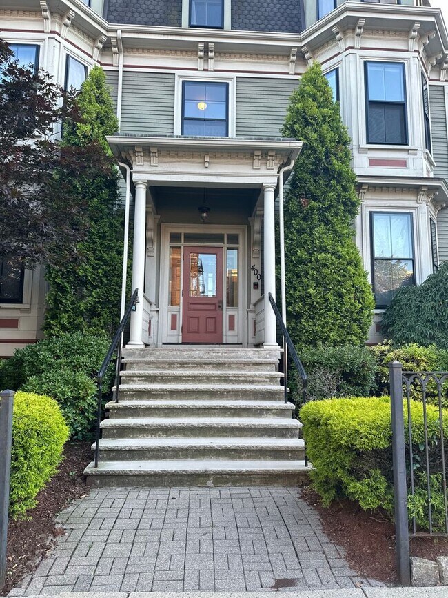 Foto del edificio - Somerville 1 Bed Available Nov. 1st - In u...