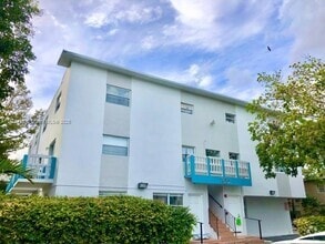 Building Photo - 7820 NE Bayshore Ct