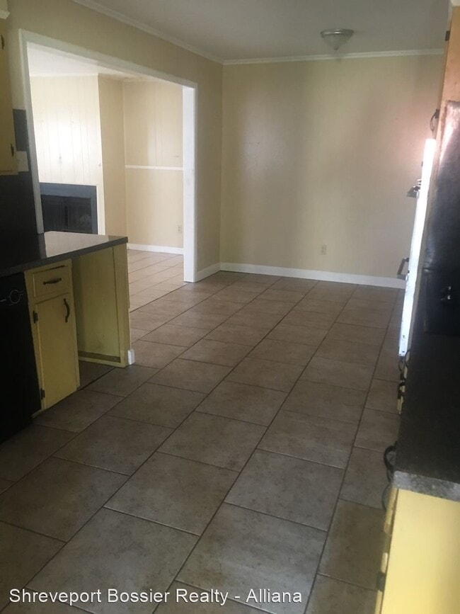 Building Photo - 3 br, 2 bath House - 9439 Poinsettia Drive