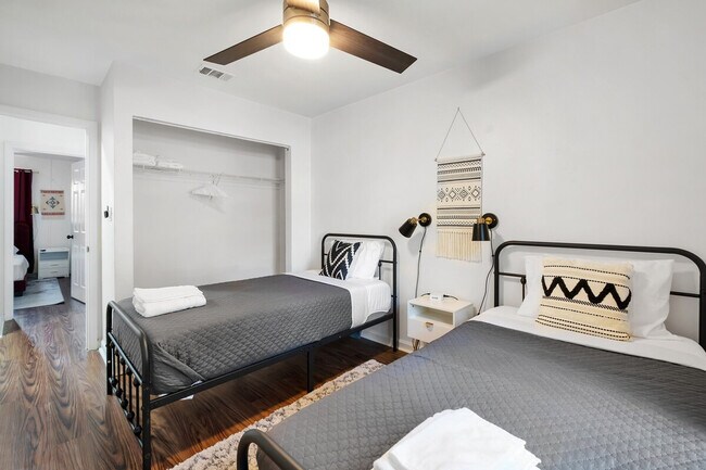 Foto del edificio - 1338 Nylic St