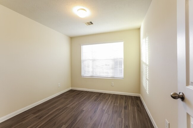 Foto del edificio - 5819 Northern Oak St