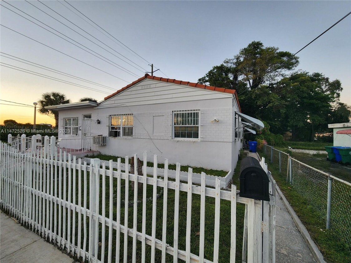 Foto principal - 405 NW 64th St