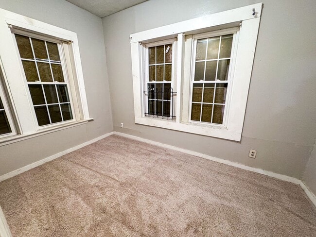 Building Photo - 3 Bedroom / 1 bath home, move in Ready!