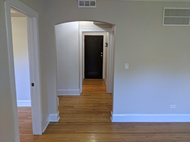 Building Photo - 716 Reba Pl