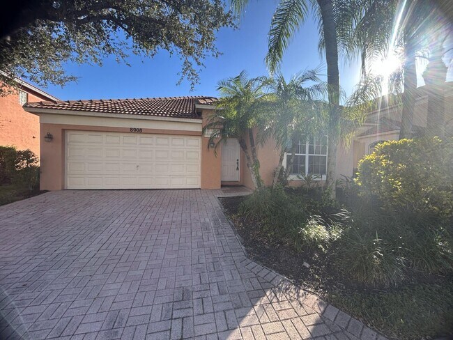 Foto del edificio - 8008 Via Hacienda