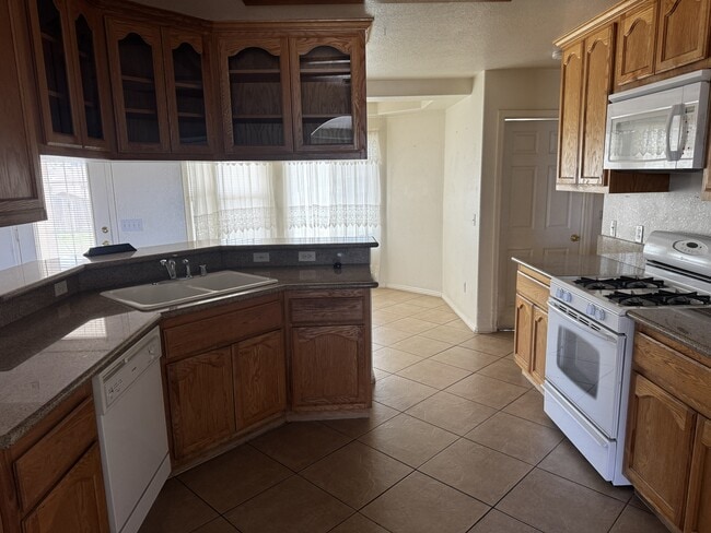 Building Photo - 16324 Victoria Dr