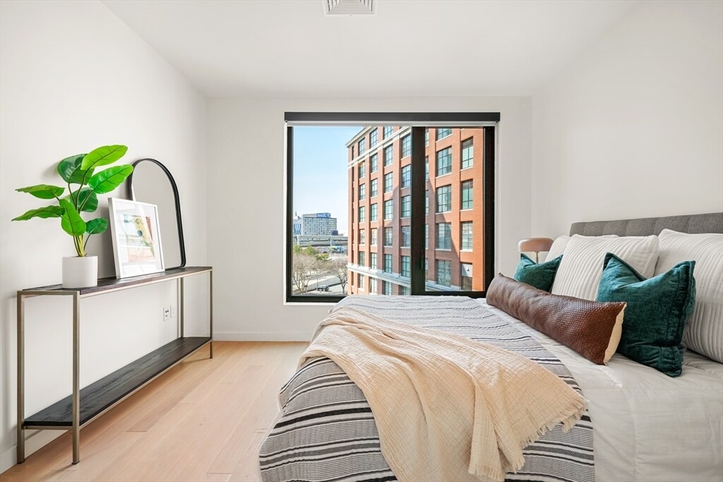 Foto principal - 21-35-35 W 2nd St